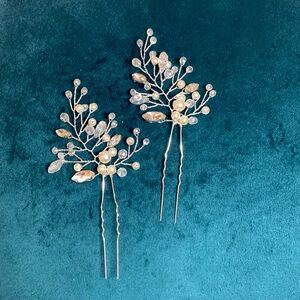 Classic and Timeless Bridal Hair pin Set in Silver with rhinestone/ Pearl detail